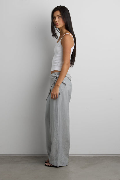 LIGHTWEIGHT CRINKLED PANT WITH WAIST SCARF