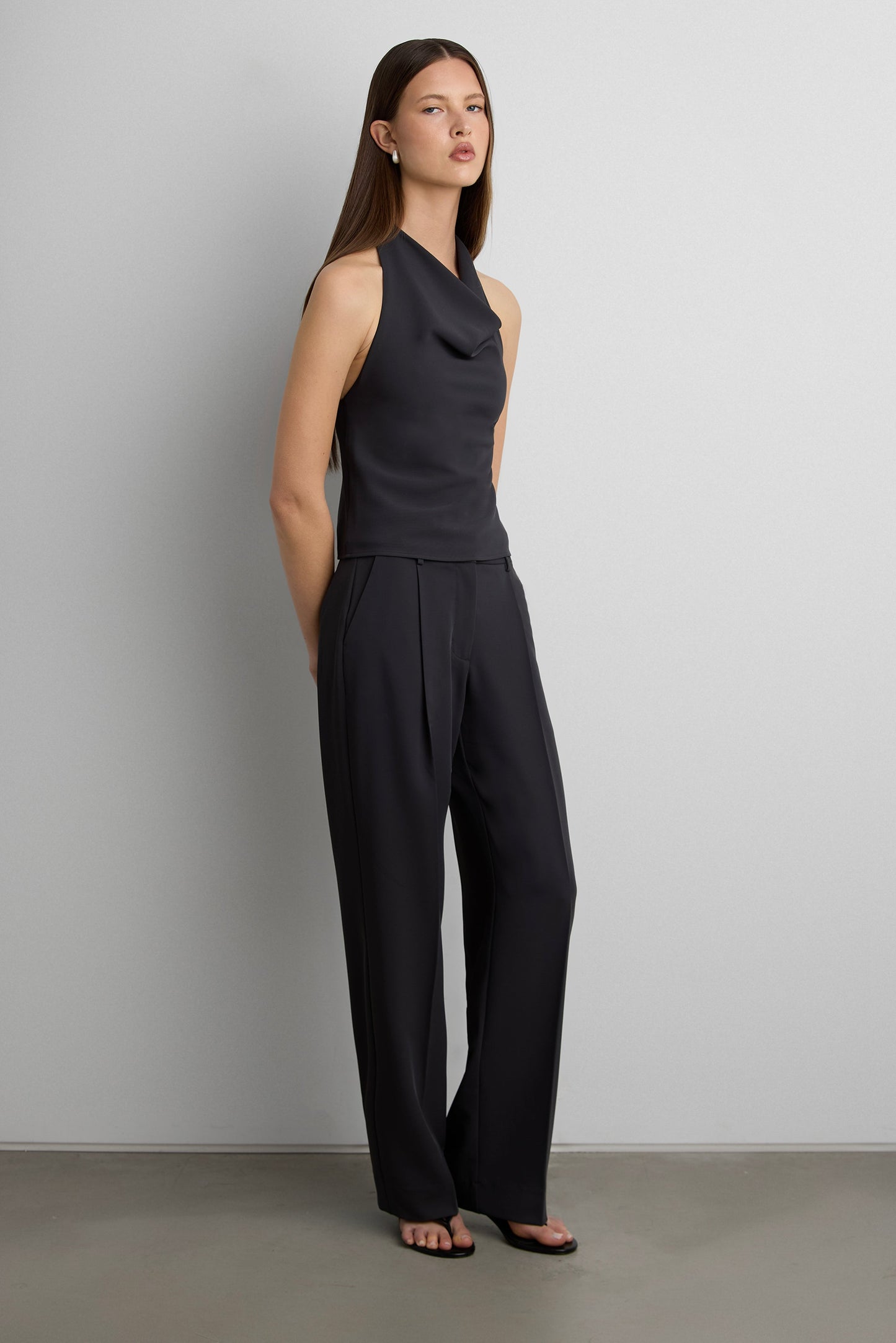 MID-RISE WIDE LEG SUITING TROUSER