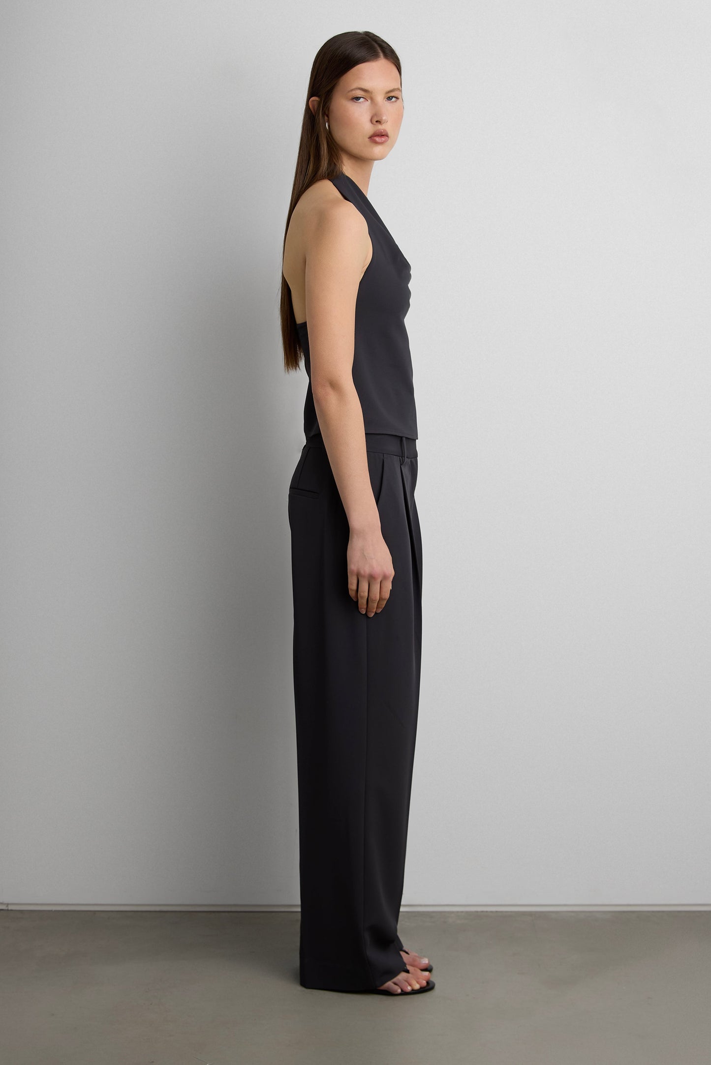 MID-RISE WIDE LEG SUITING TROUSER