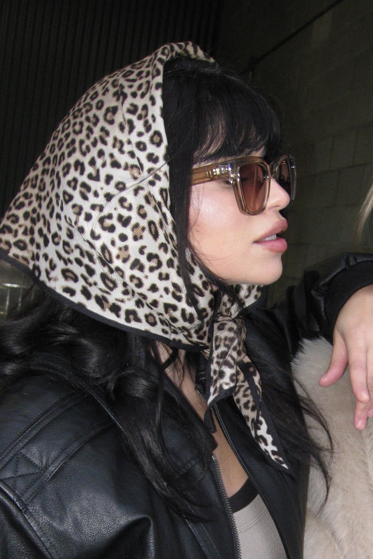 SILK-BLEND LEOPARD PRINT NECK SCARF