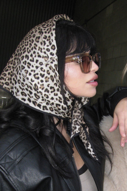 SILK-BLEND LEOPARD PRINT NECK SCARF