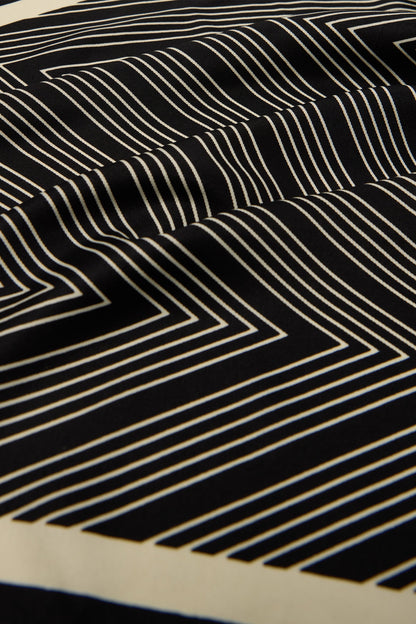 MONOCHROME ZIGZAG SCARF