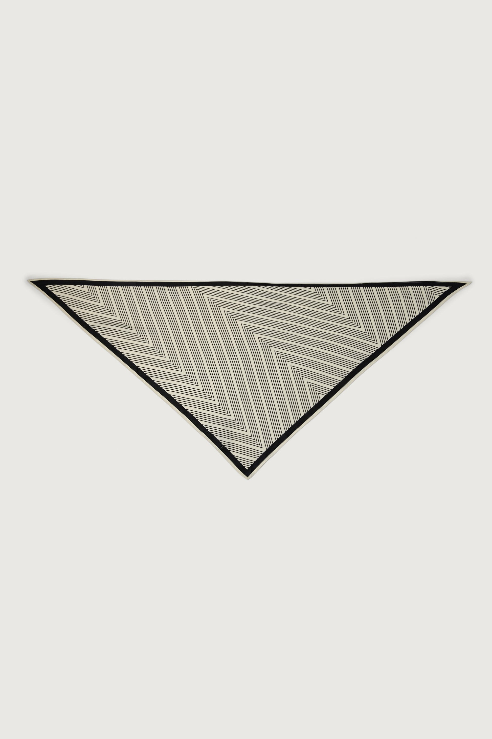 MONOCHROME ZIGZAG SCARF