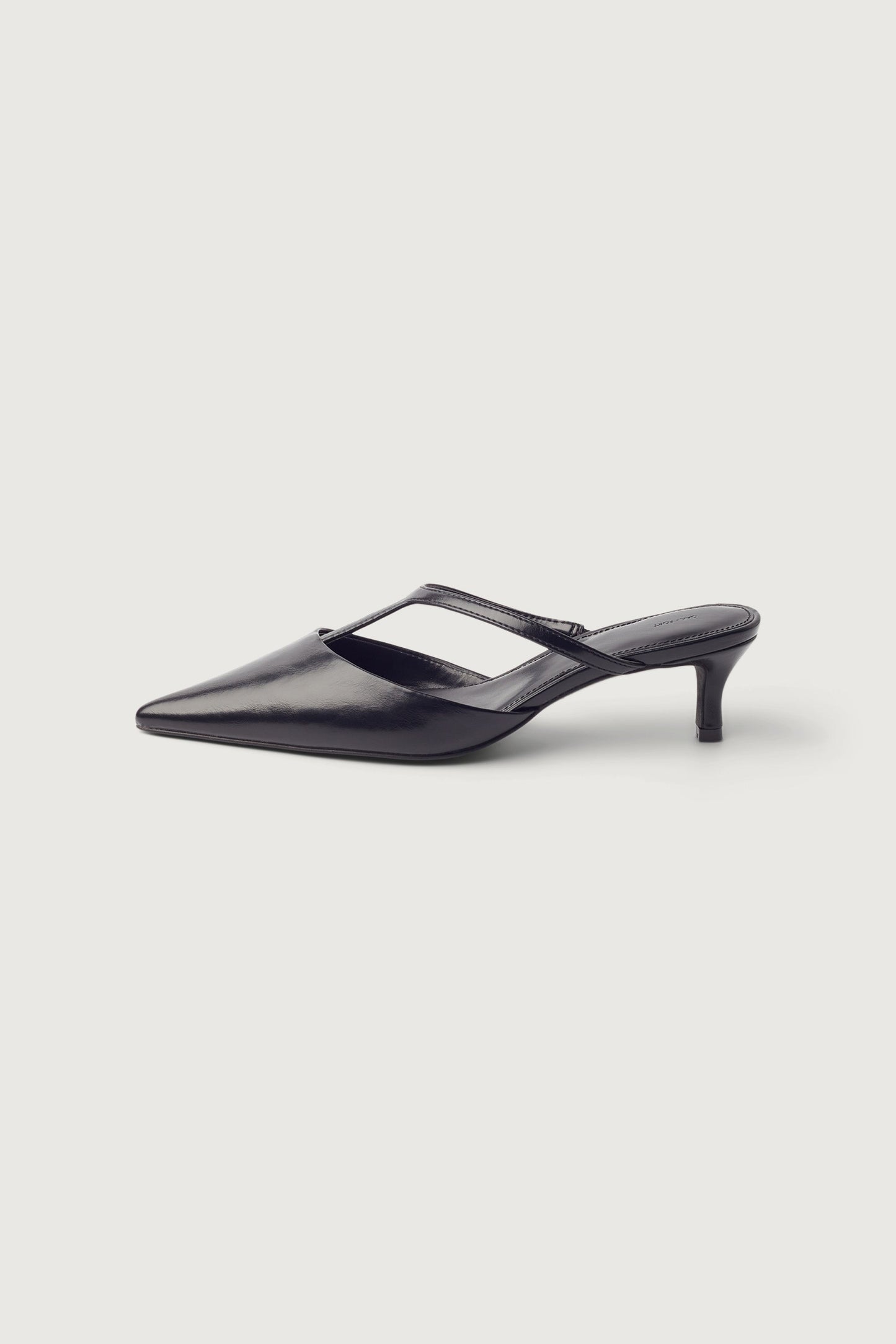 POINTED TOE STRAPPY HEEL