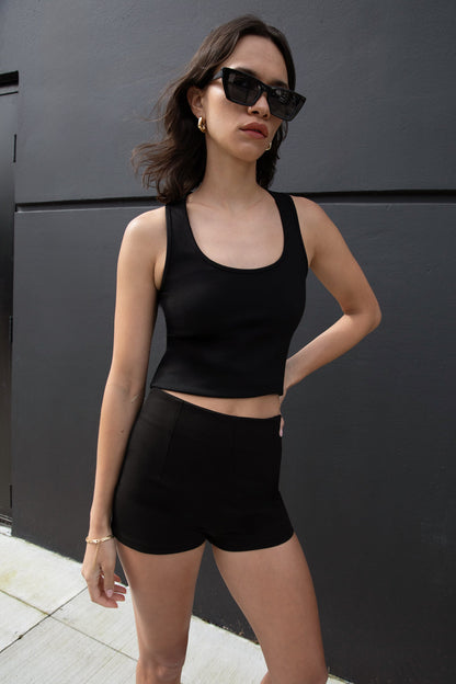 HIGH RISE FITTED SHORT