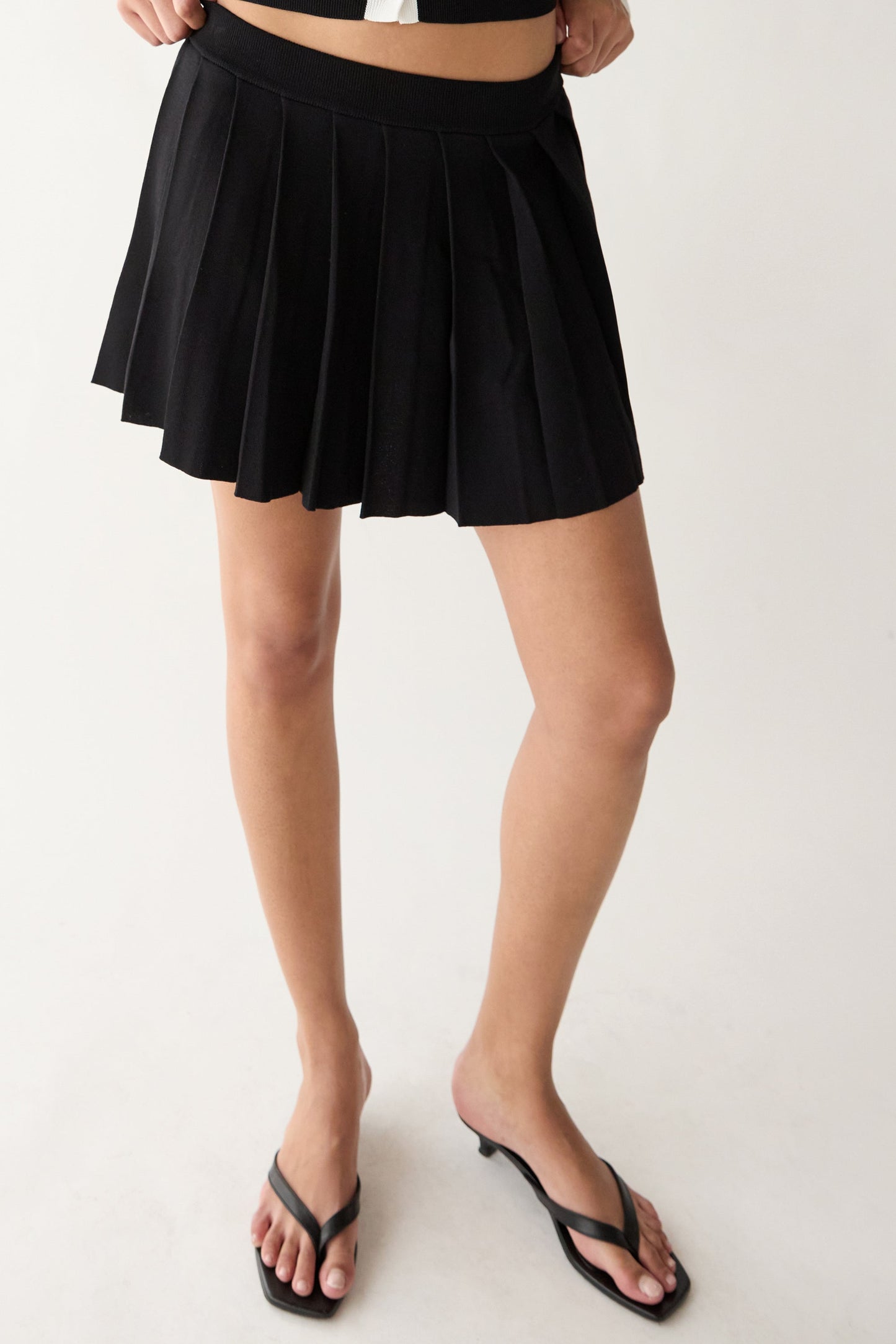 PLEATED KNIT MINI SKIRT