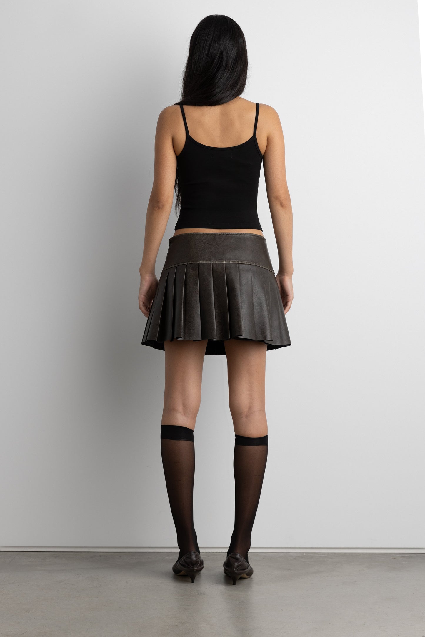 VEGAN LEATHER PLEATED MINI SKORT