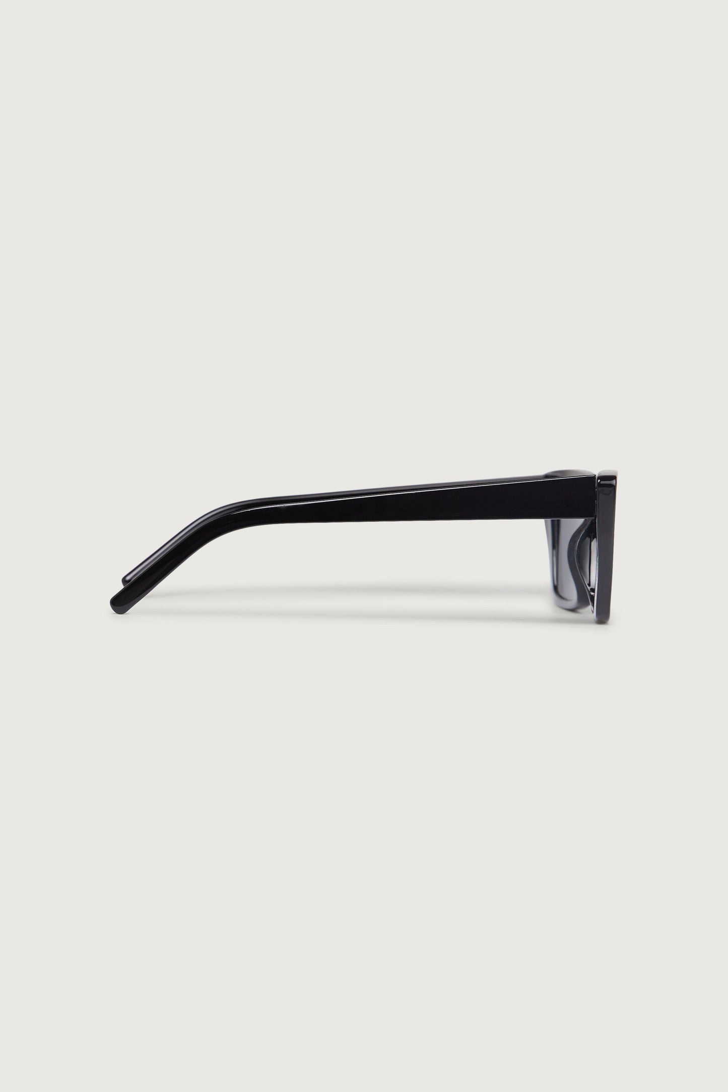 POINTED EDGE SUNGLASSES
