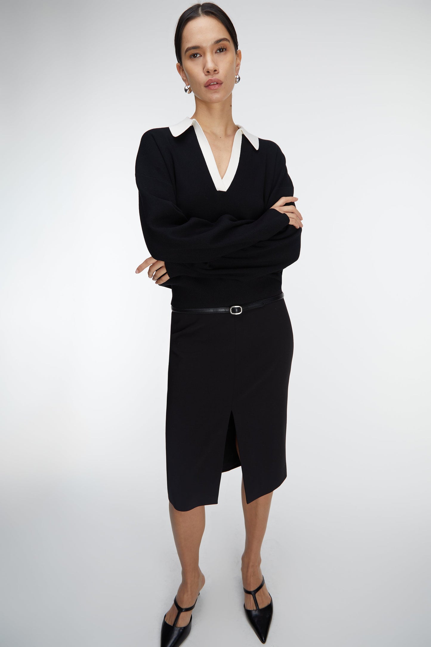 CONTRAST COLLARED SWEATER