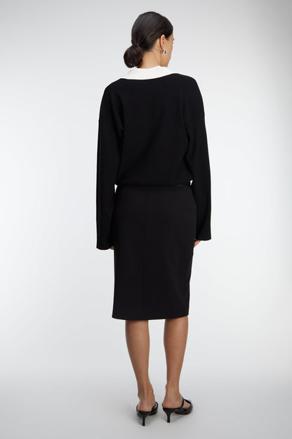 CONTRAST COLLARED SWEATER