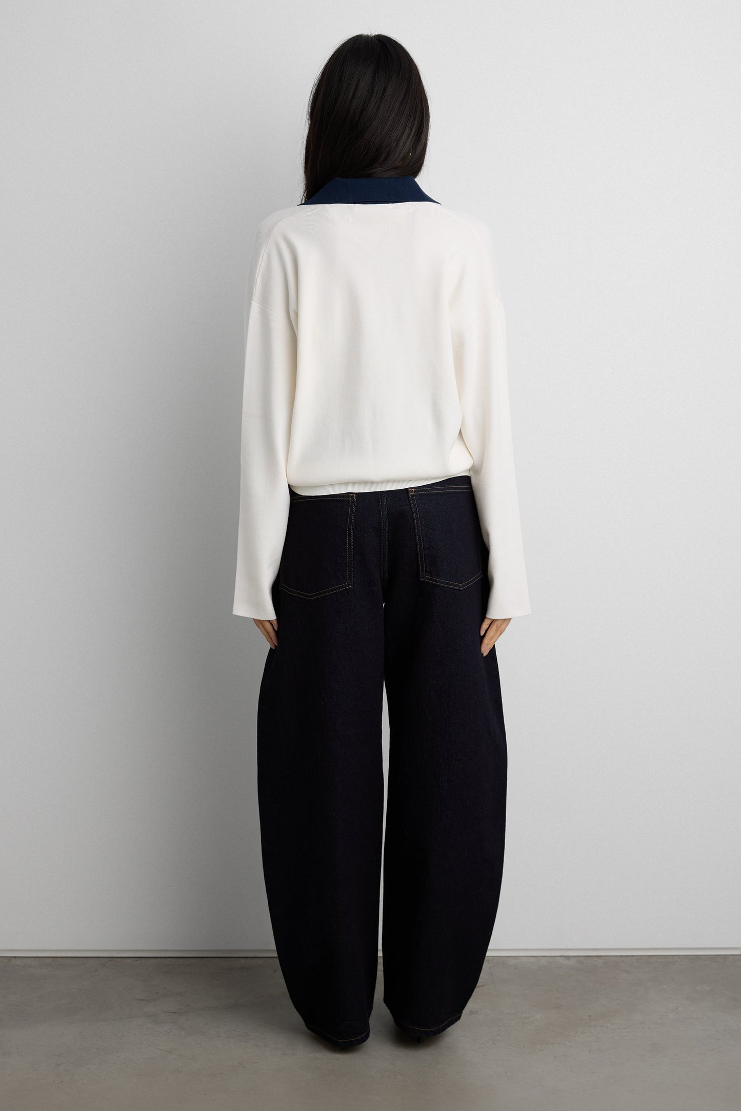 CONTRAST COLLARED SWEATER