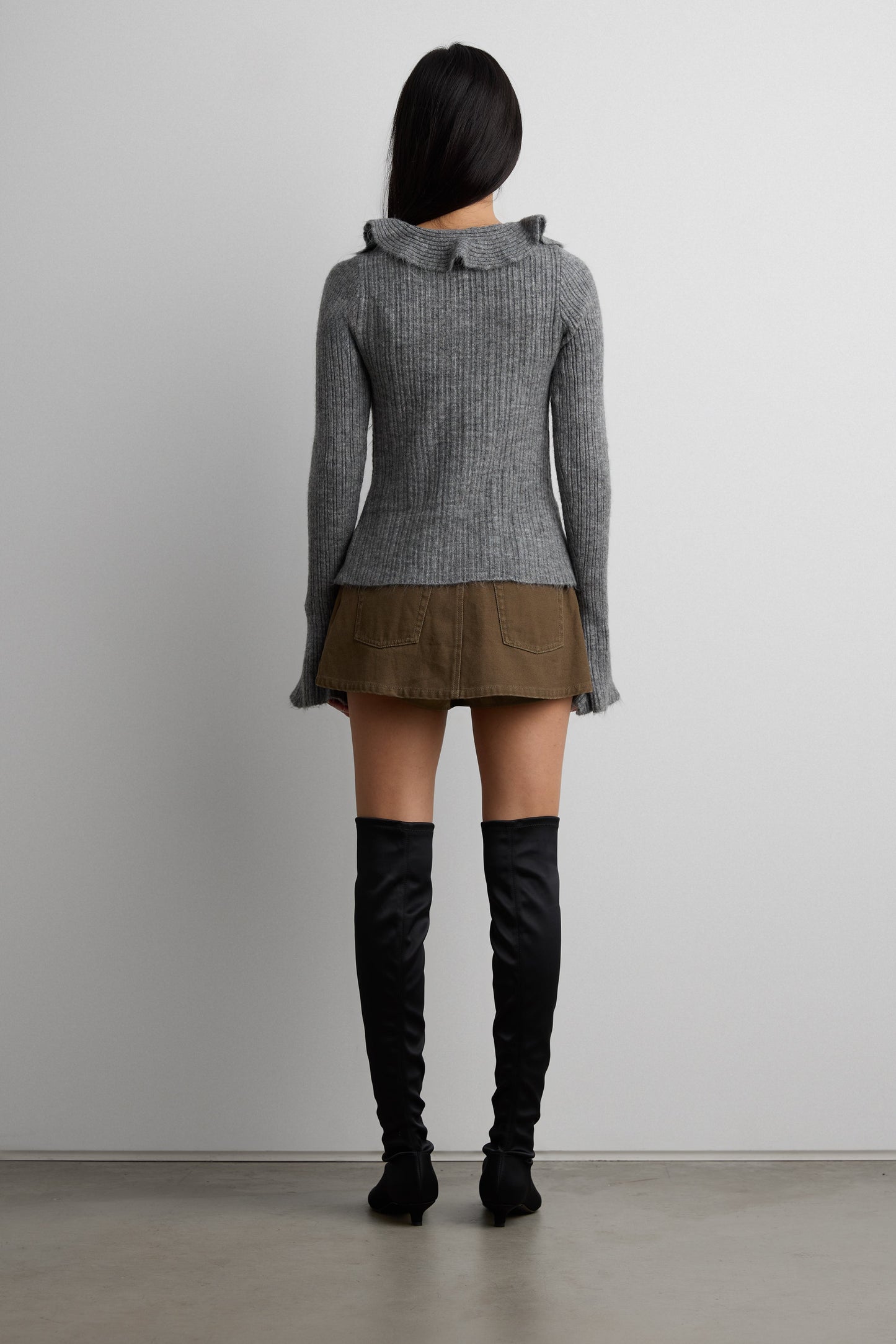 RUFFLED V-NECK SWEATER