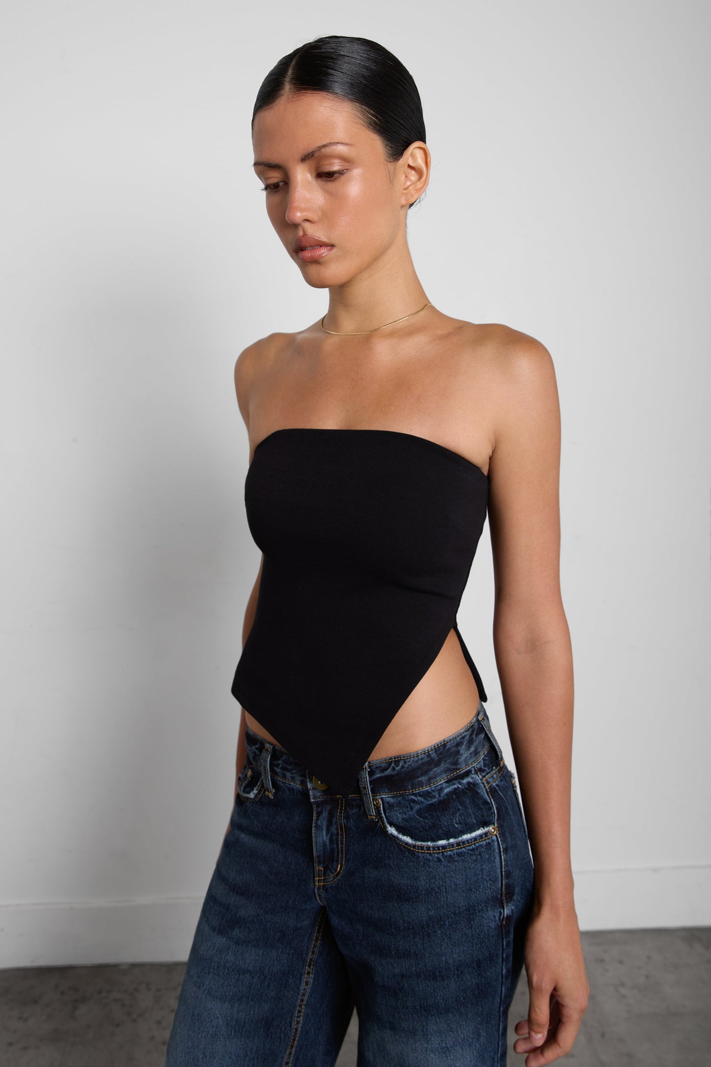 CROPPED TUBE TOP WITH SIDE SLIT