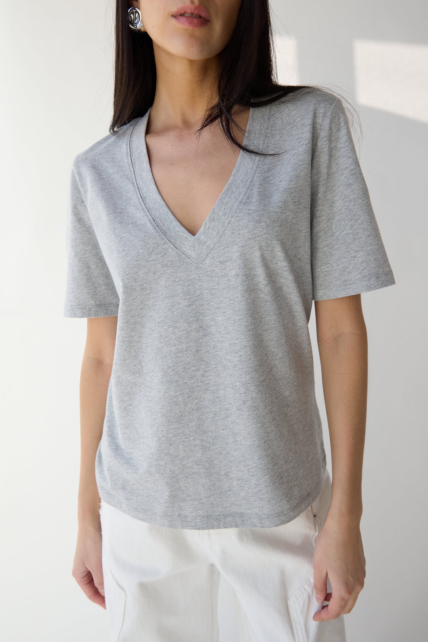 V-NECK T-SHIRT