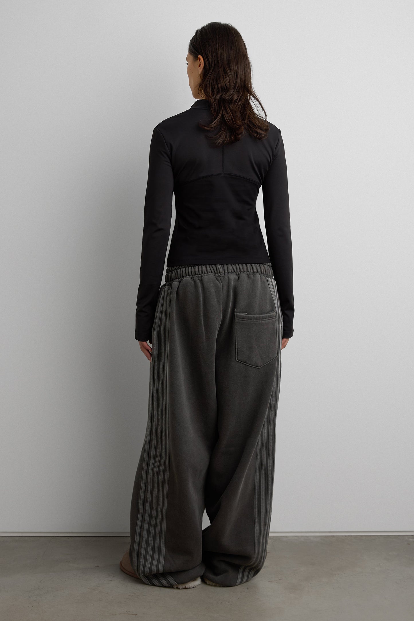 FITTED HALF ZIP MOCKNECK LONG SLEEVE TOP