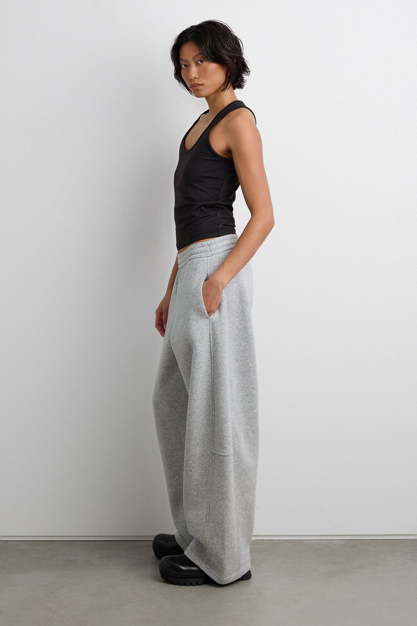SLIM FIT SCOOP NECK TANK TOP