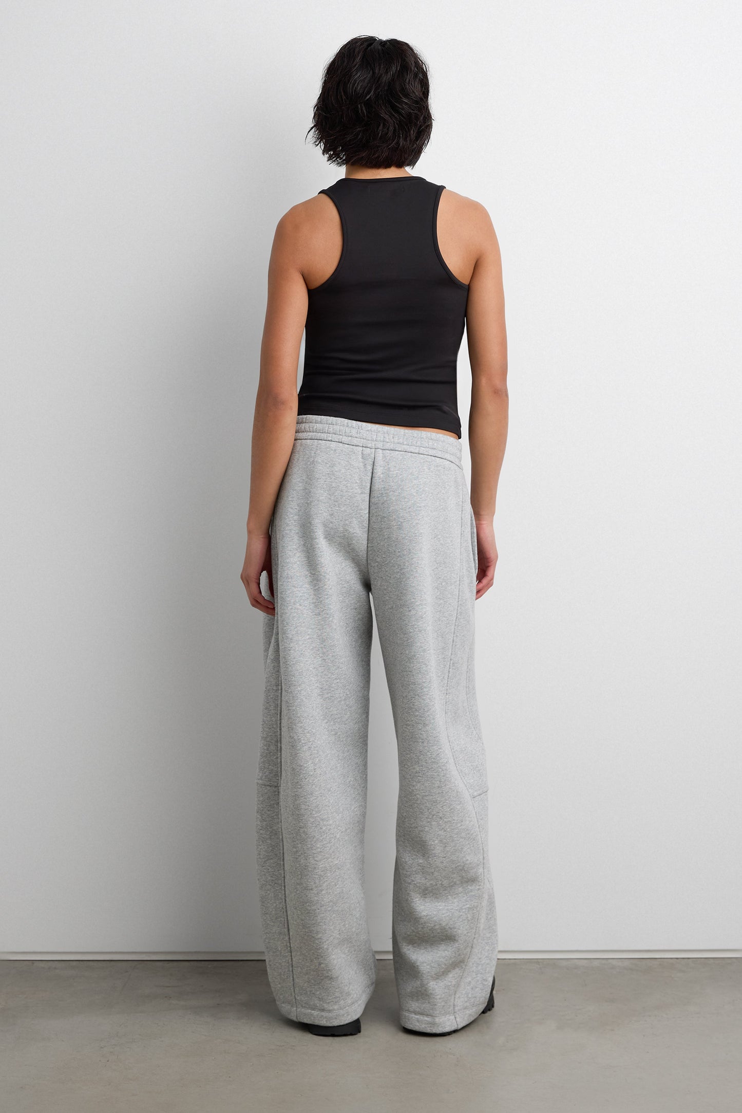 SLIM FIT SCOOP NECK TANK TOP