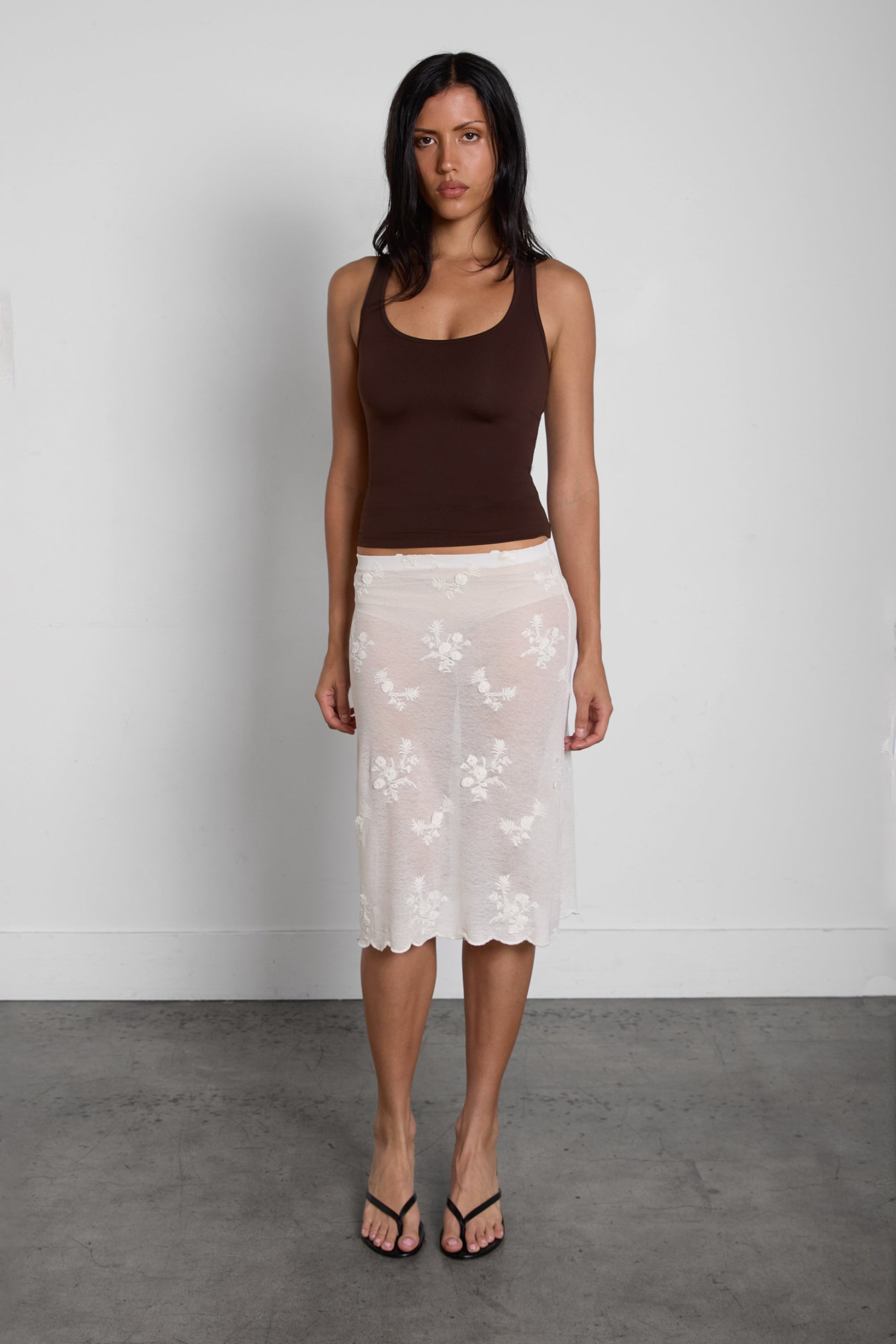 SCOOP NECK CROPPED TANK TOP