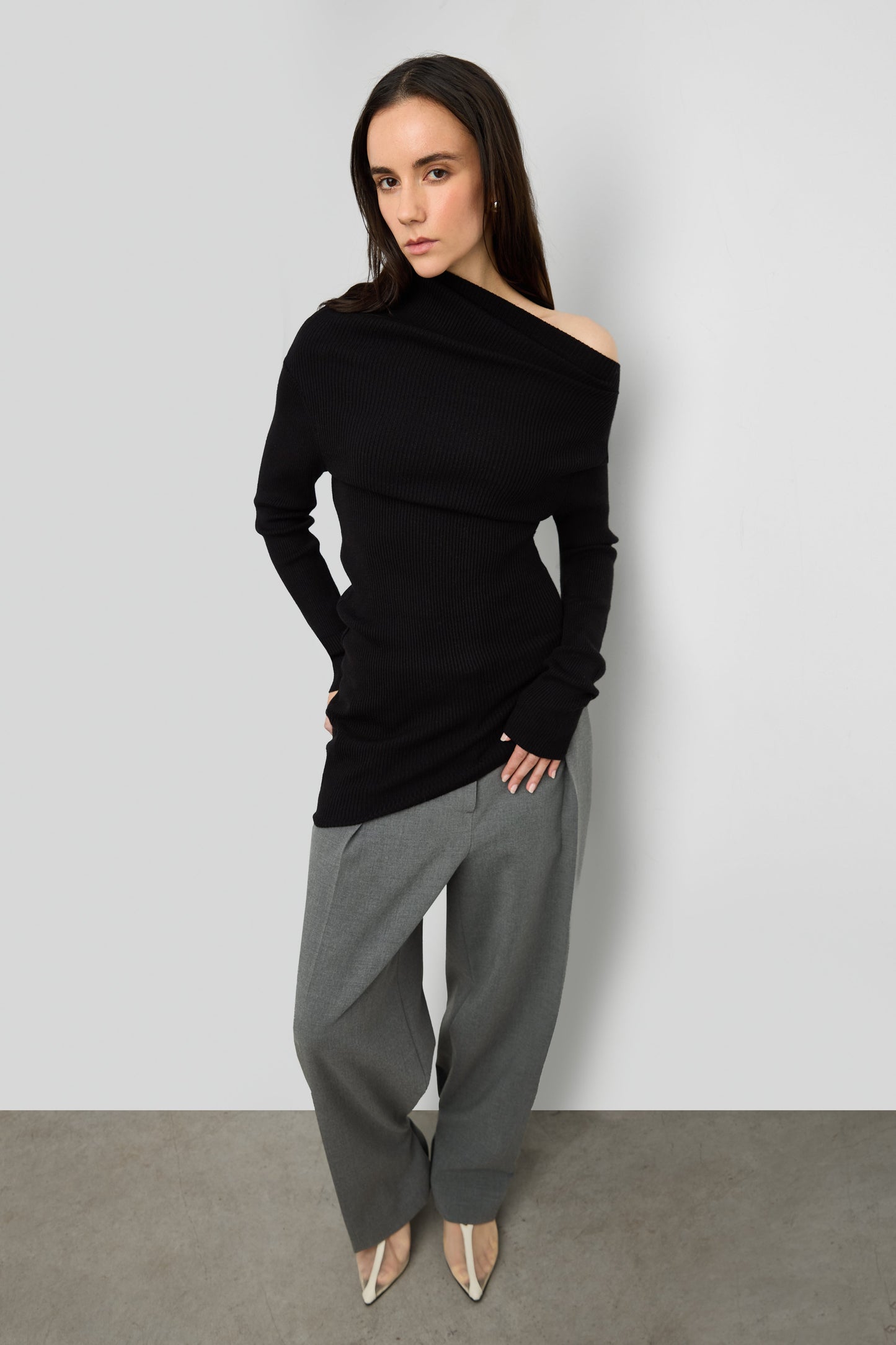 ASYMMETRICAL OFF-SHOULDER RIBBED KNIT TOP