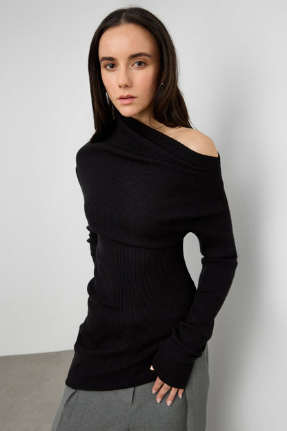 ASYMMETRICAL OFF-SHOULDER RIBBED KNIT TOP