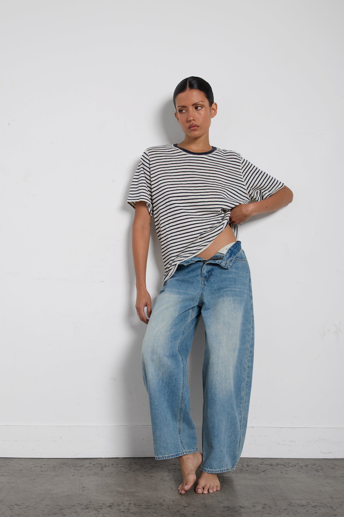 CONTRAST NECK T-SHIRT
