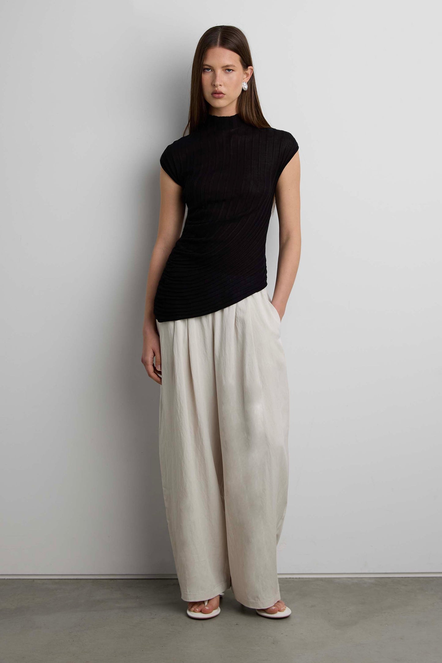 RIBBED TOP WITH SIDE GATHER DETAIL