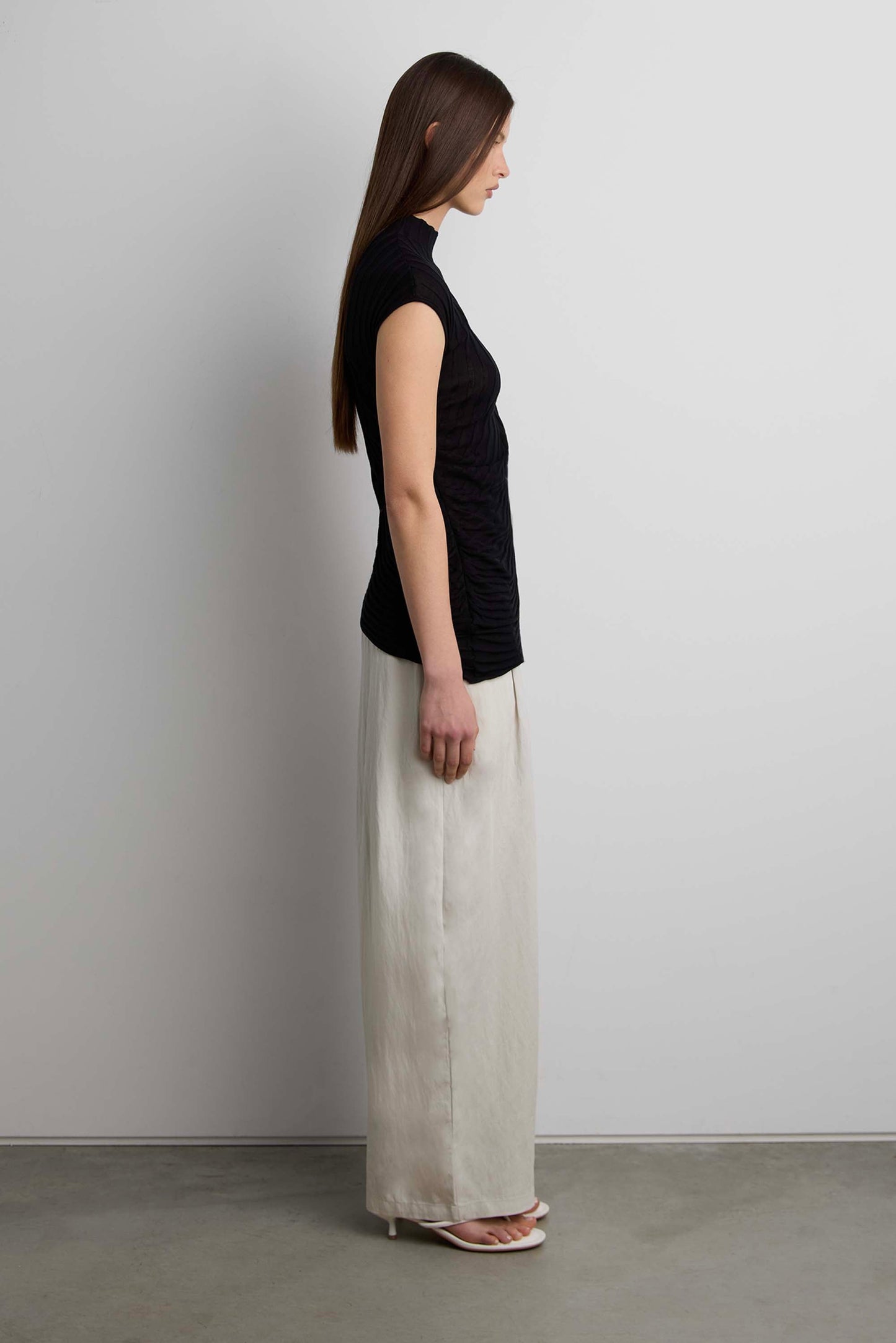 RIBBED TOP WITH SIDE GATHER DETAIL