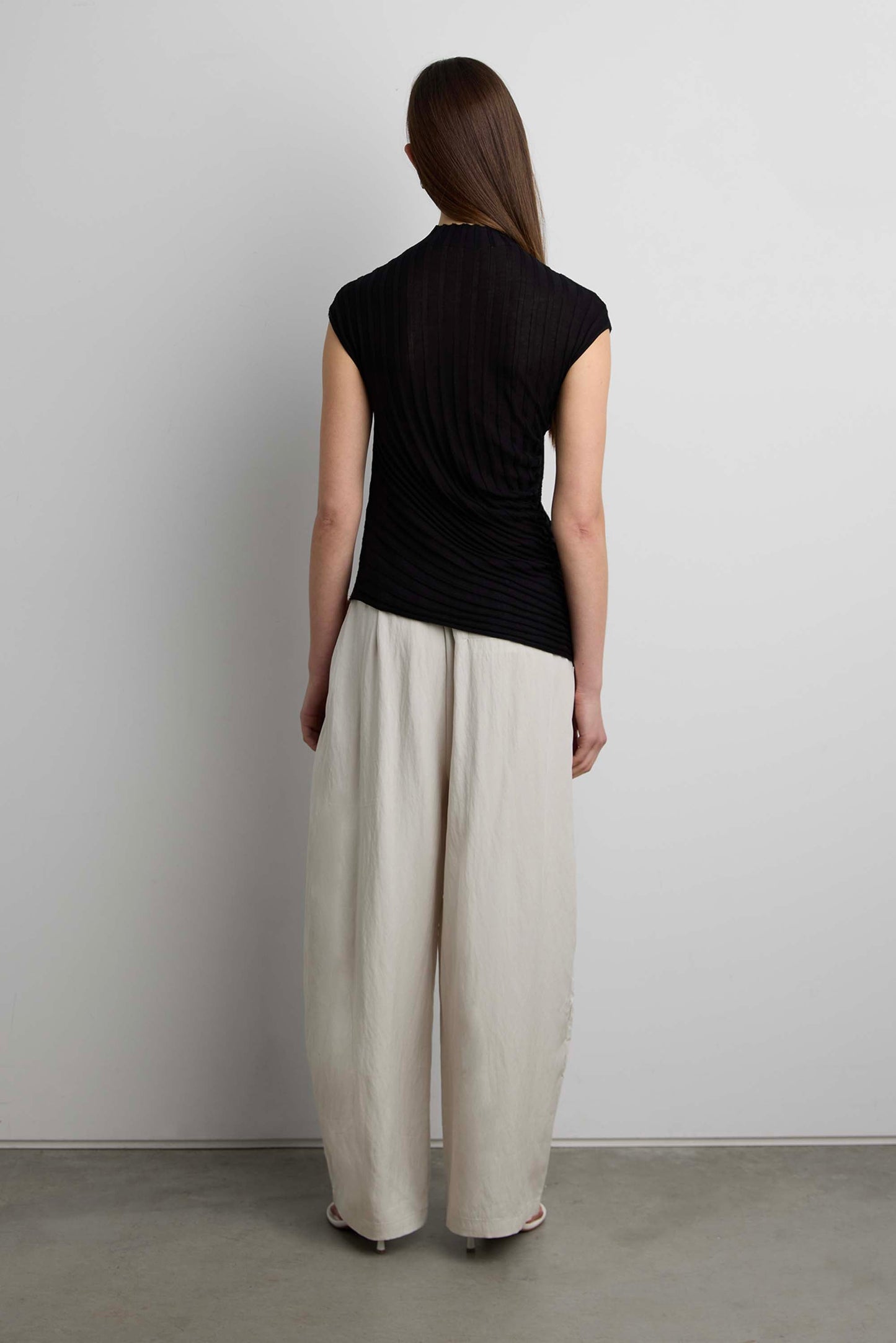 RIBBED TOP WITH SIDE GATHER DETAIL