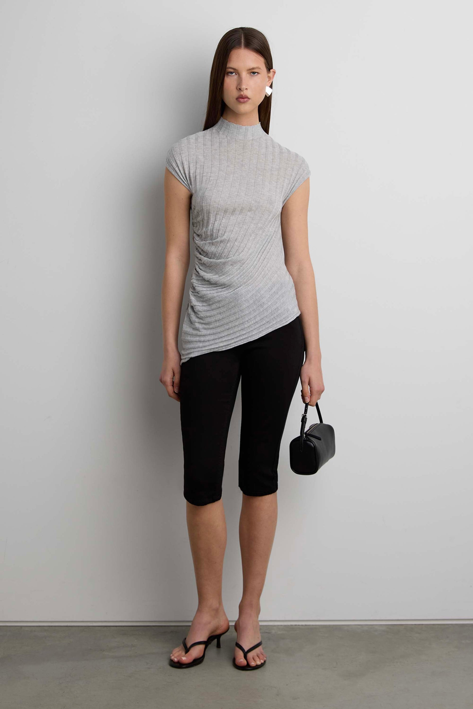 RIBBED TOP WITH SIDE GATHER DETAIL