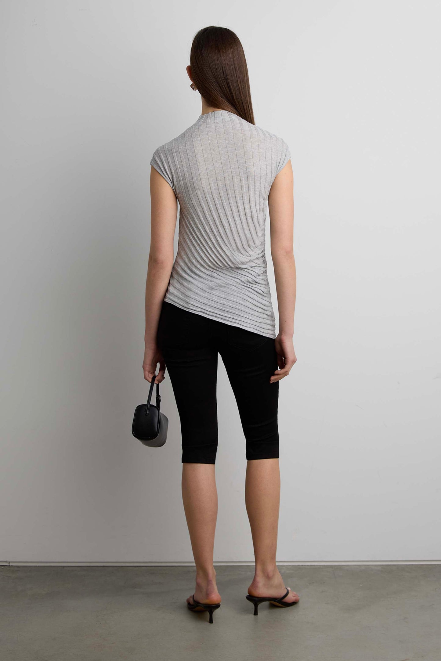 RIBBED TOP WITH SIDE GATHER DETAIL