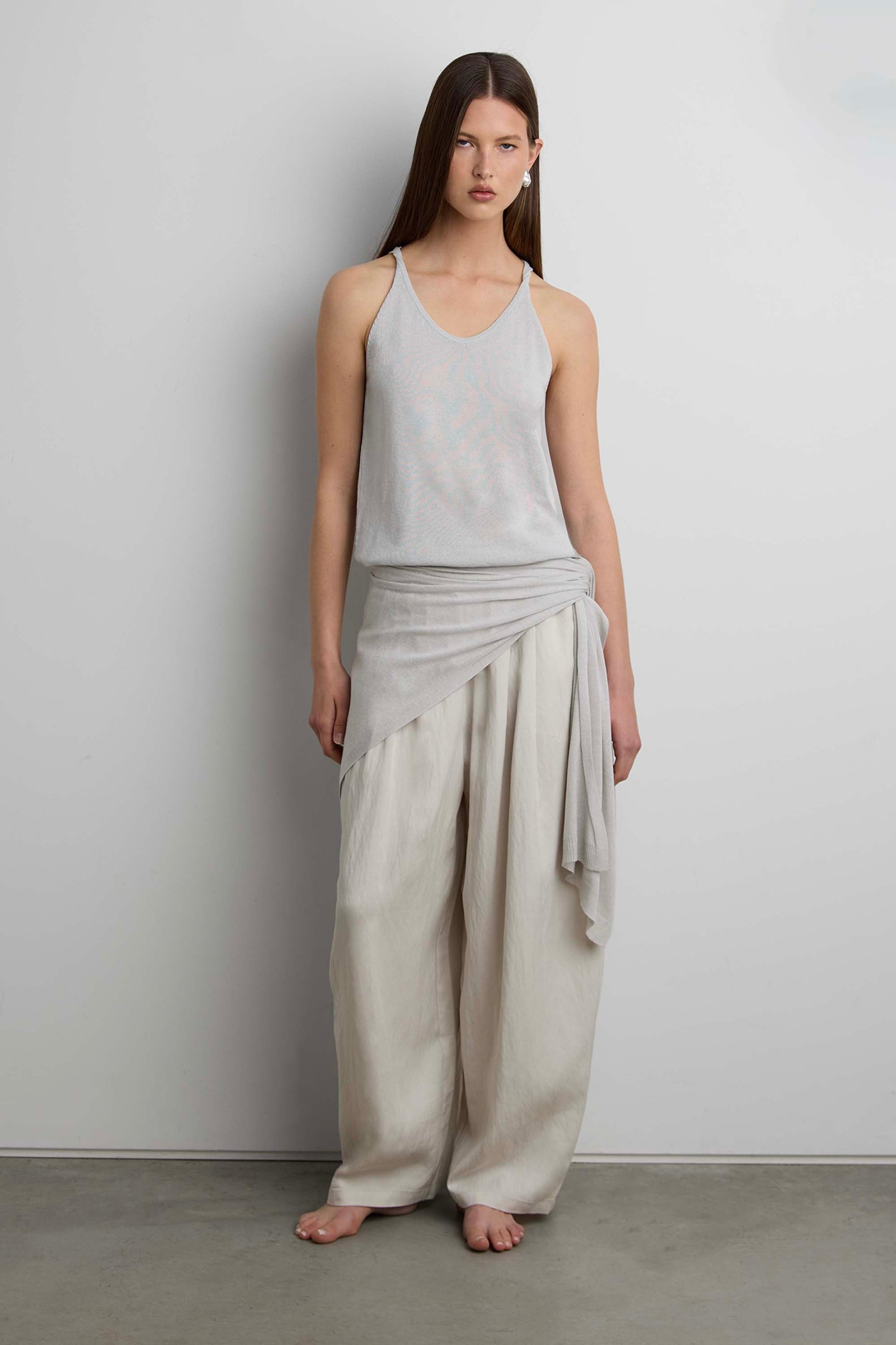 TWIST SHOULDER STRAP LIGHTWEIGHT TANK TOP