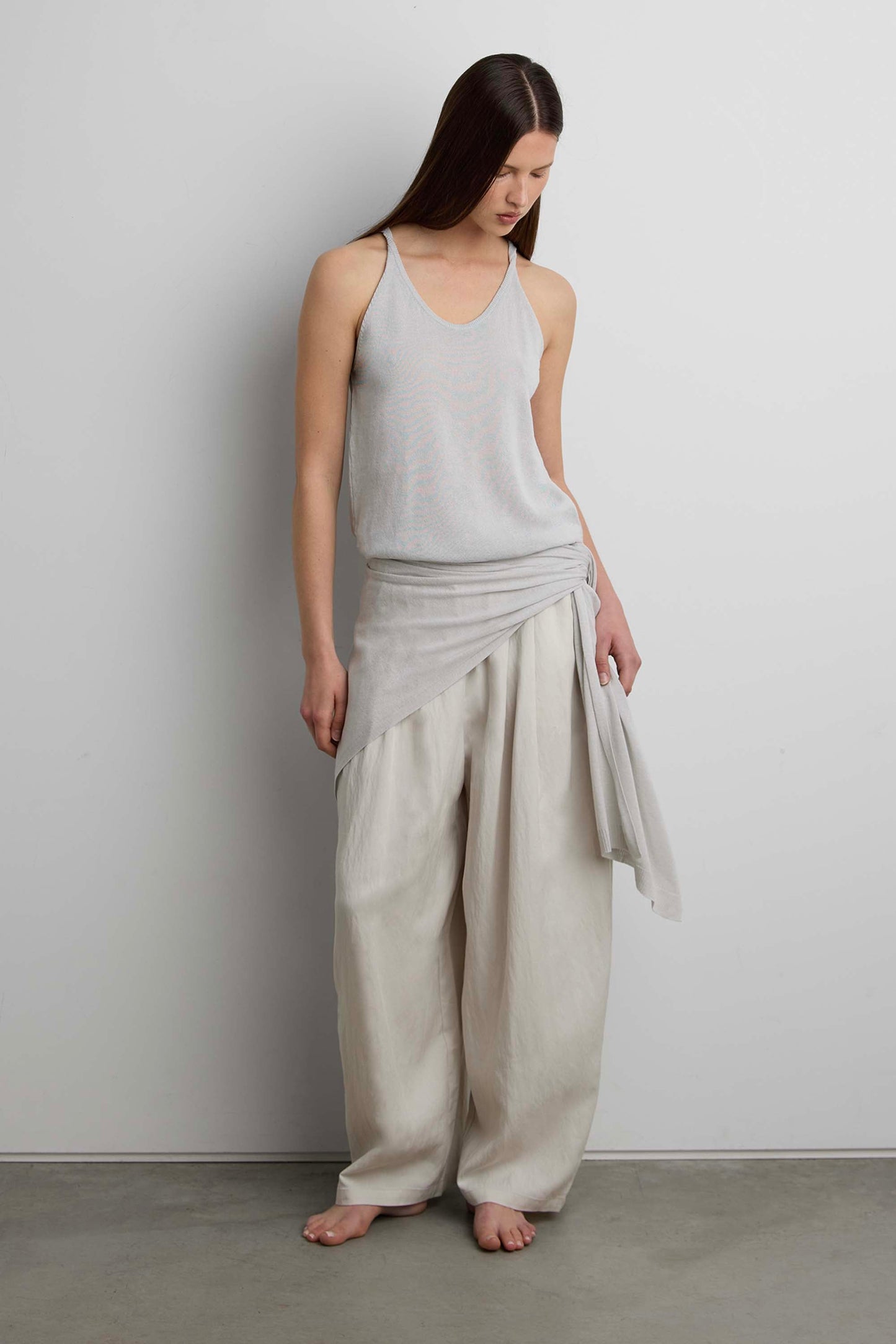 TWIST SHOULDER STRAP LIGHTWEIGHT TANK TOP