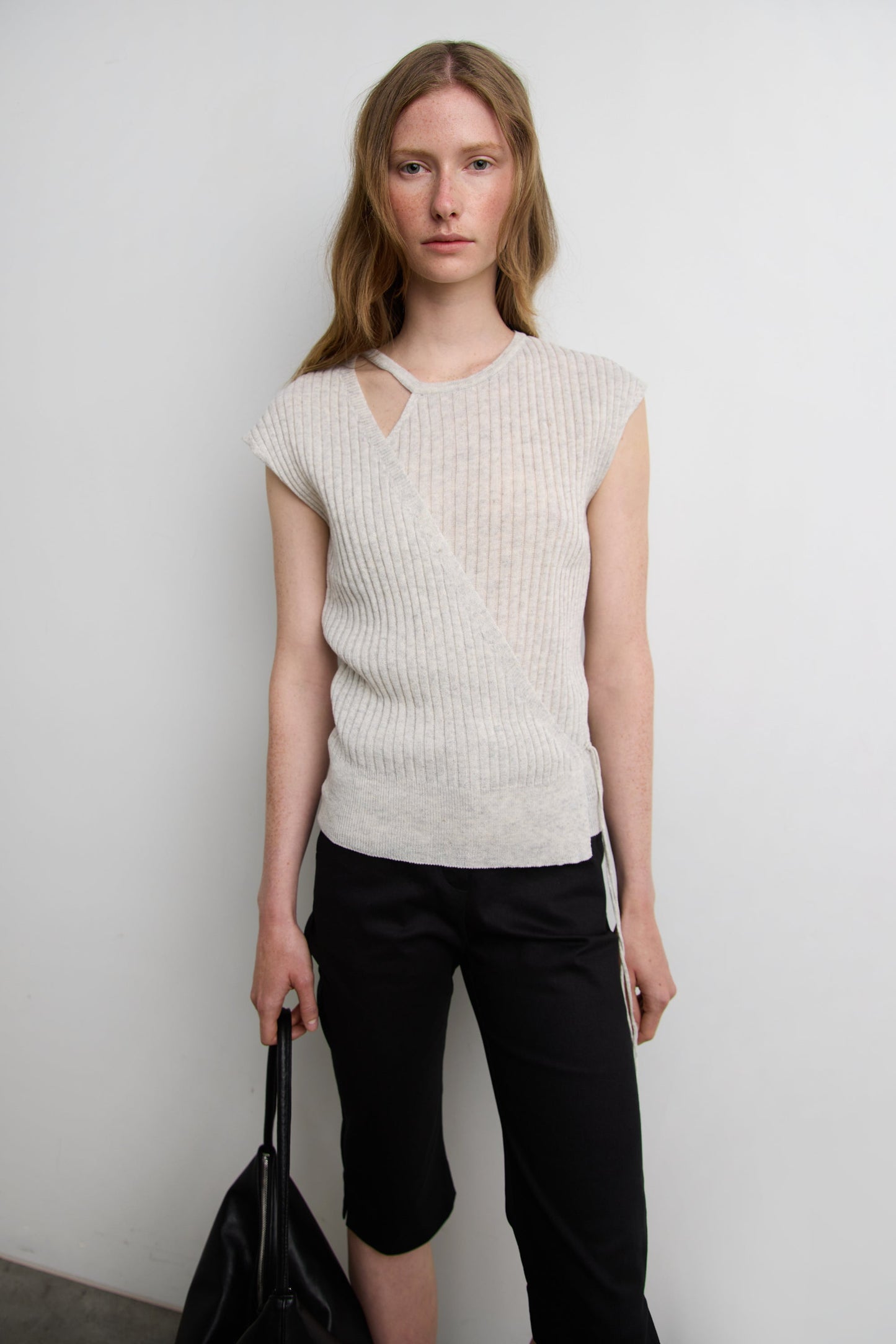 RIBBED CUT OUT TOP WITH TIE FRONT DETAIL
